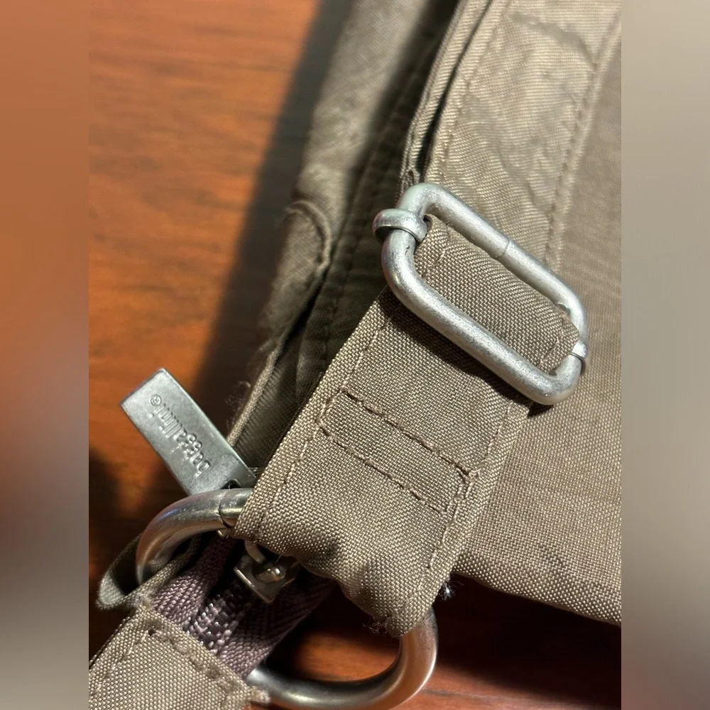 Baggallini olive crossbody bag w/adjustable strap - Picture 12 of 12